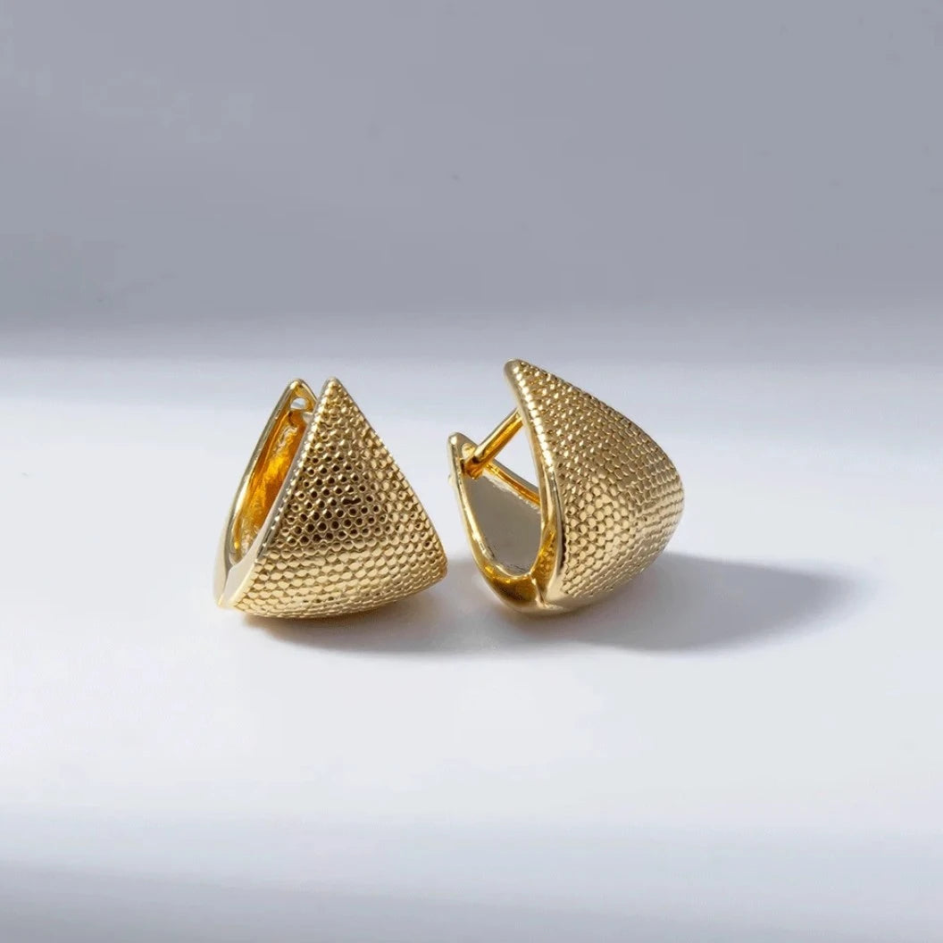 Argola Triangular Texturizada